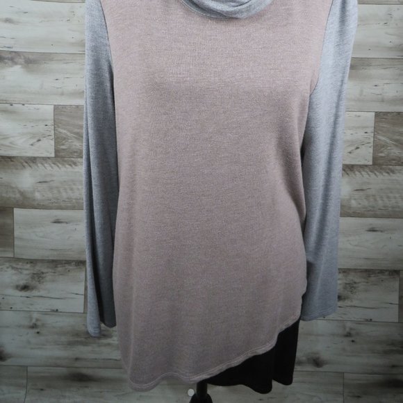 Chico's* Women's Long Sleeve Cowl Neck Asymmetrical Abstract‎ Hem Blouse~ Size 1 - Picture 2 of 15